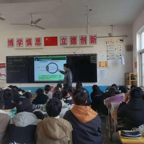 听课评课展风采，异彩纷呈显匠心