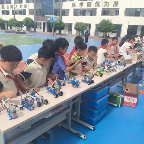 科创绽童趣 作品耀六一 ‍新飞大道小学筑梦机器人社团六一展出圆满落幕
