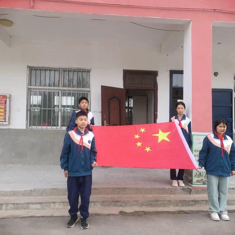 国旗飘扬  学会感恩