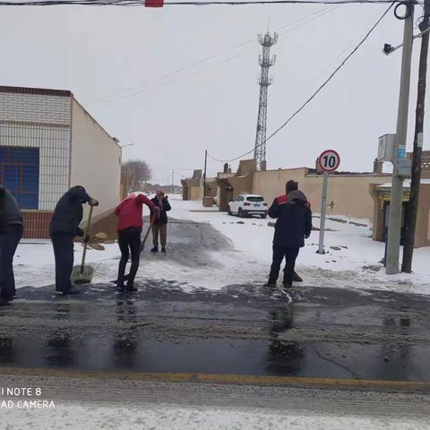 扫雪除冰，温暖回家的路 -----东坝镇在行动