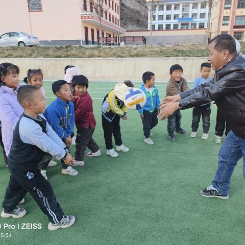 【“三抓三促”进行时】热情澎“排”，“扣”出精彩——迪让小学举办2023年教职工排球比赛