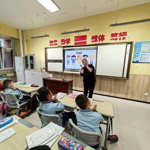 【家校共育社团课程】互动小课堂《手指操》—五一路小学教育集团2023级5班“一班多品”活动