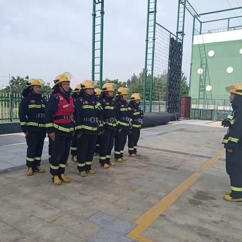 景平大街消防站组织开展真烟真火训练