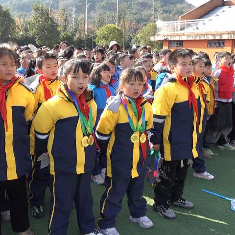 能学会玩 图书相伴—— 余江区第六小学首届“阳光体育节”闭幕式暨第五届阅读节