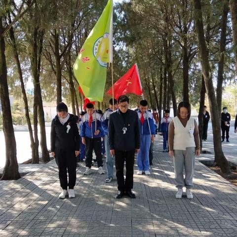 缅怀革命先烈      传承红色精神 ——2024第八小学清明扫墓活动