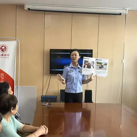 【先锋龙洞】交通安全入人心：锦屏第二社区携手交通部门举办专题教育课