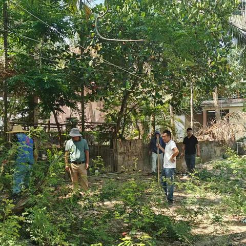 吉阳区博后村开展人居环境卫生整治活动