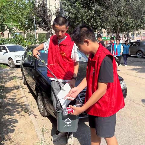 济北街道安康社区开展“垃圾分类我先行，绿色社区共守护”垃圾清洁志愿活动