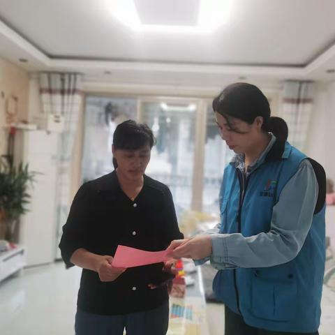 济北街道安康社区开展“分出绿色生活 共创美丽家园”入户宣传活动