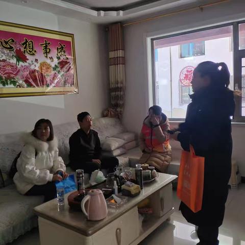 鼓楼社区温暖入户残疾人家中