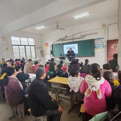 守护花季，共护成长——“利剑护蕾 雷霆行动”家长会