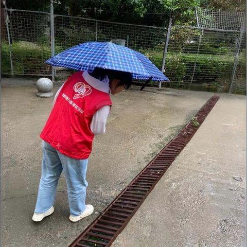 防汛不松懈   筑牢安全线||颜家堡村社区开展防汛隐患排查活动