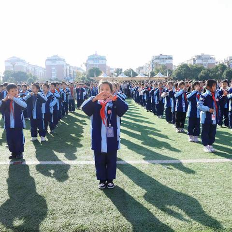 阳光新校园  体育大课间——华东师范大学弋阳实验学校四年级大课间比赛活动。