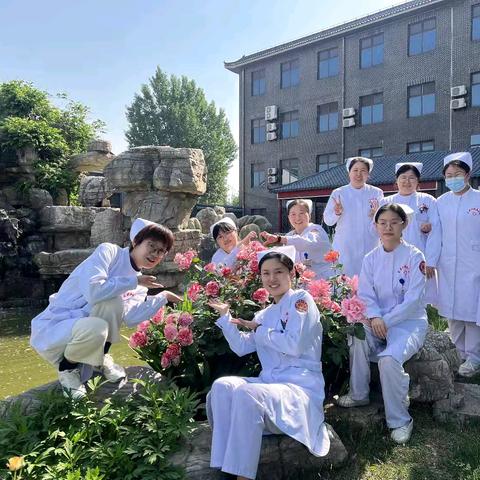 “她在丛中笑” ——东营肛肠病医院庆祝5.12护士节