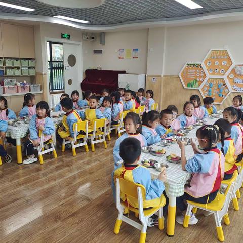 果“食”缤纷，蕴“育”精彩 --《椰奶西米水果捞》 官七幼幸福邻里校区中四班