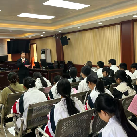 “与光同向，与法同行” ‍横州市校椅镇革命烈士纪念碑和校椅法庭旁听研学活动