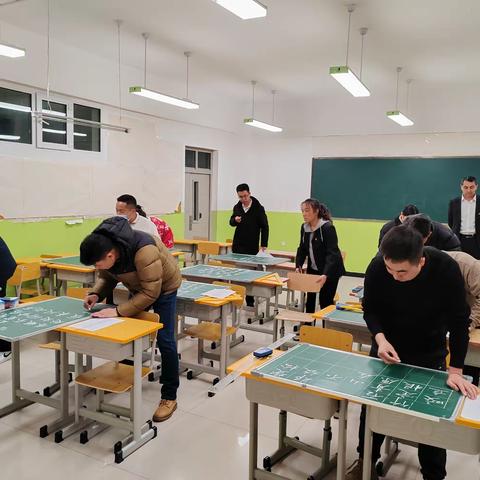 “粉”墨生辉，妙“笔”书香         ——2023-2024学年第一学期教师粉笔字书写比赛