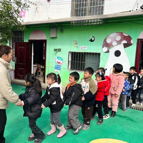 “食”战演练 “食”刻守护——雨母山镇中心幼儿园食品安全应急演练