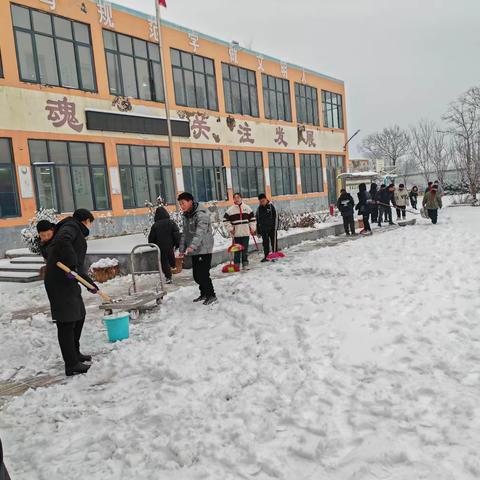 梅庄小学清雪扫除活动