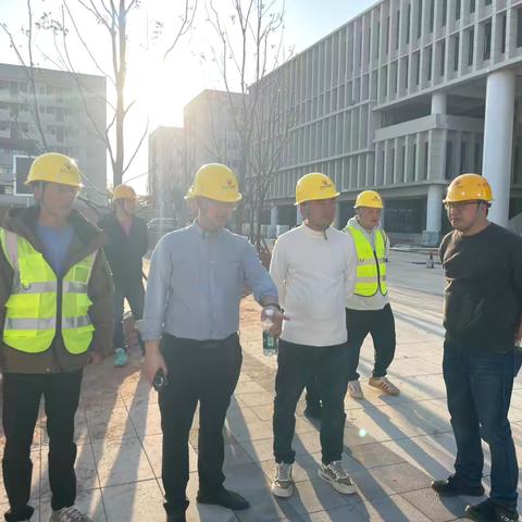 公司党委委员、副总经理、事业二部党支部书记付海华来到新建区职业技术学校新校区建设项目检查指导工作