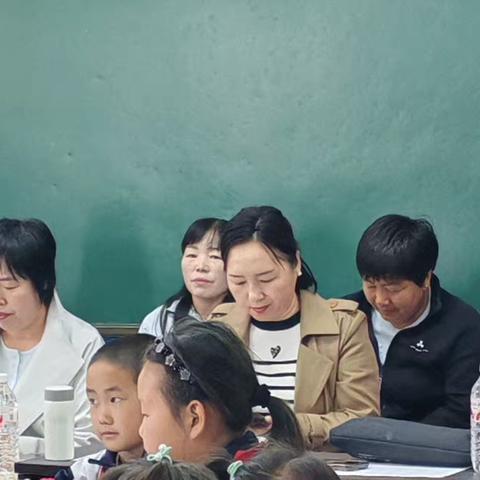 研思赋能新教材 素养导向启新程——扎赉特旗小学蒙古语文“蒙韵”学科工作坊活动圆满举行