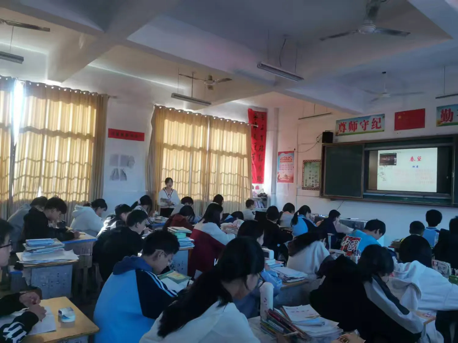 简篇-“教”学路漫漫,“研”途皆风景——县教研室来湖上中学常规视导