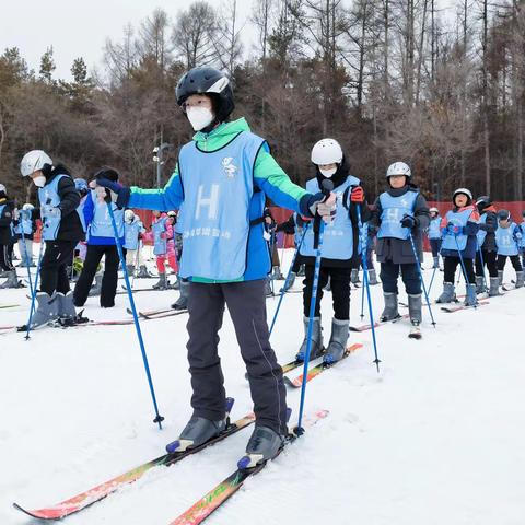 共燃冰雪梦 一起向未来-----春城学校滑雪课