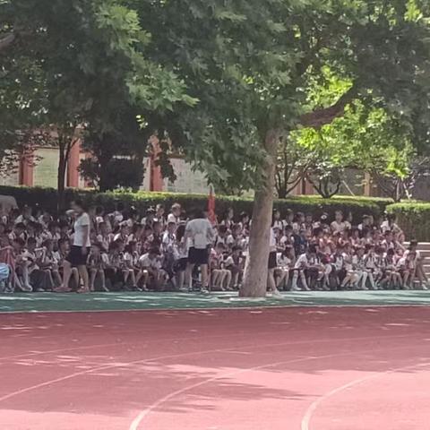 下学期的新生，来我们学校参观了