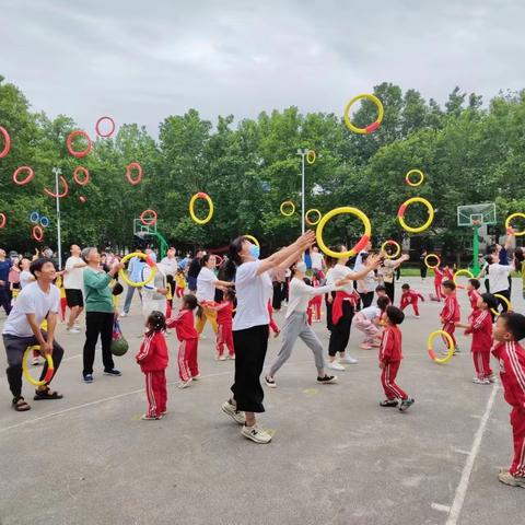 “趣享运动 童样精彩”———获嘉县西工幼儿园亲子运动会