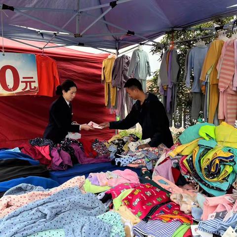 长顺农信联社凯佐信用社开展抵制拒收人民币宣传