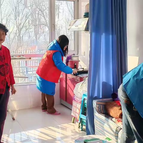 志愿红暖夕阳 石文社区情系独居老人