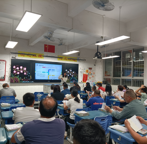 家校同行，向阳成长——南雄市第二小学家长会侧记