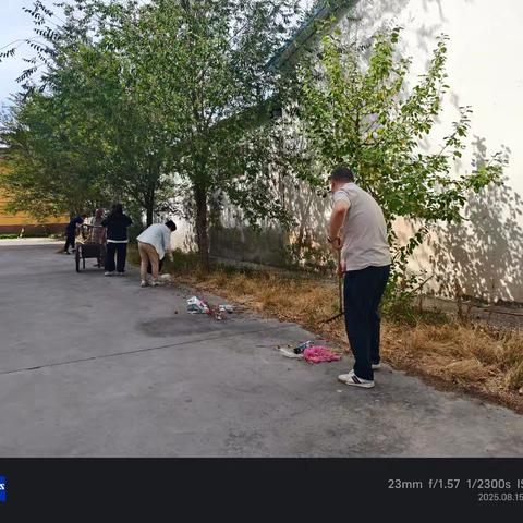 北屯市局党支部党员带头开展环境清理行动