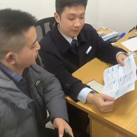 建行沙城支行开展拒收整治及零钱包宣传活动