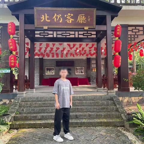 成人礼生日正式邀请函 ﻿逐光启航·责任在肩