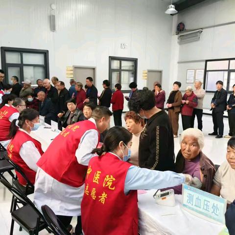 暖心义诊进社区 贴心服务零距离
