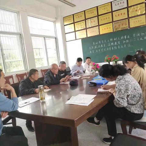 教无涯 研不尽——赵楼小学语数听评课教研活动