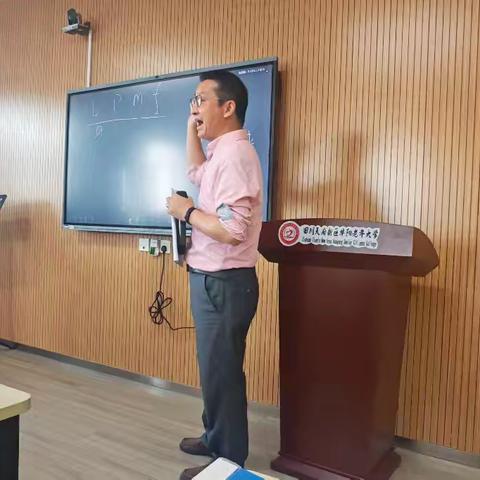 老年大学王利军老师声乐25班课堂教学