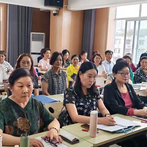 华阳老年大学王老师声乐班级课堂教学点滴