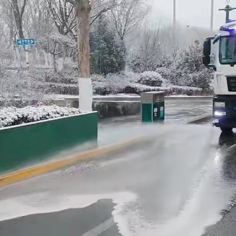 以雪为令 闻雪而动 市中城管 昼夜奋战保畅通