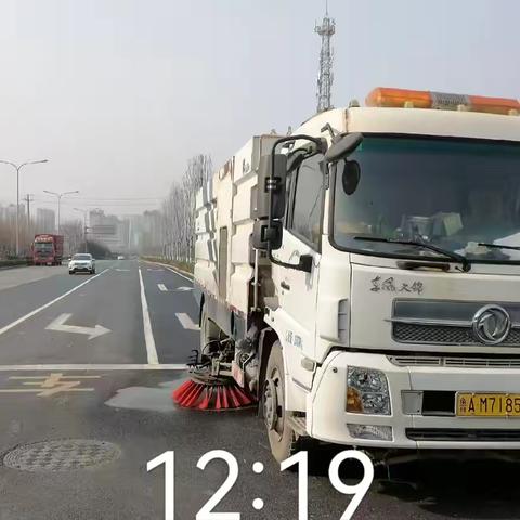 市中城管全力做好春节期间环卫保障