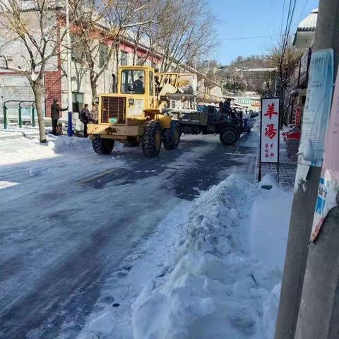 蝉房乡应对强降雪天气在行动