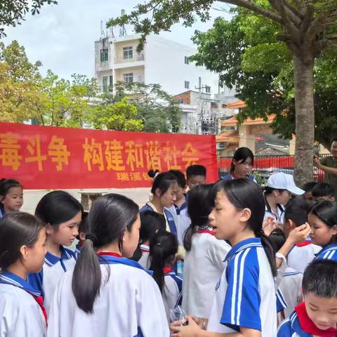 参与禁毒斗争 构建和谐社会——开展禁毒活动简讯