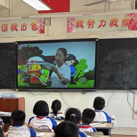 共筑防溺水堡垒 守护孩子未来——瑞溪中心学校组织学生收看《携长风予你 护少年成长》特别活动节目