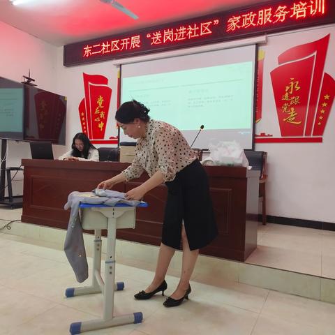 东二区人大代表敲门行动，助推居民技能培训
