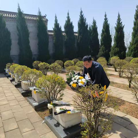 纸坊村党支部开展“缅怀先烈.不忘初心”主题党日活动