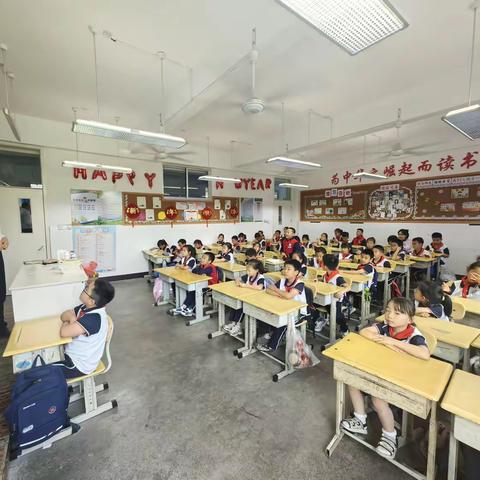 家长进课堂——《认识蔬菜》