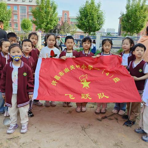 迎五一劳动赞歌：南关村小学一（4）班劳动基地土地开垦记