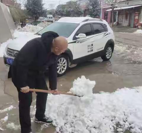 初心不忘，寒风中尽显党员本色              ---颜村铺乡党员铲雪纪实