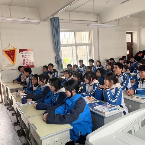 践行雷锋精神，点燃奉献之火——子长车站学雷锋日活动